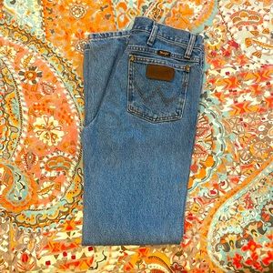 Wrangler men’s 13MWZ jeans. Size 30x32.